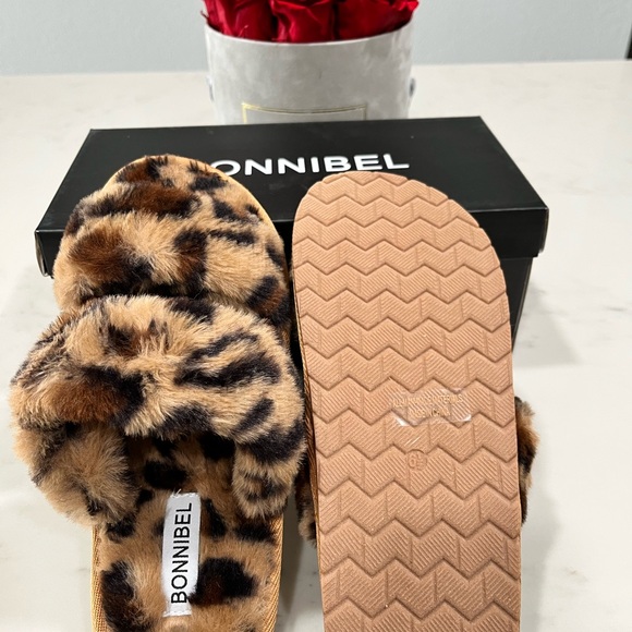 Leopard Slippers - Picture 3 of 3